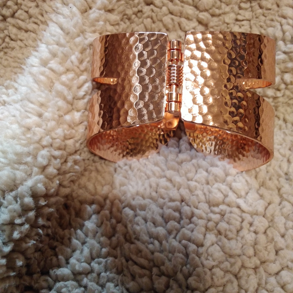 Cuff bracelet - Picture 4 of 4